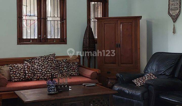 ruang keluarga dijual rumah dekat perumahan villa