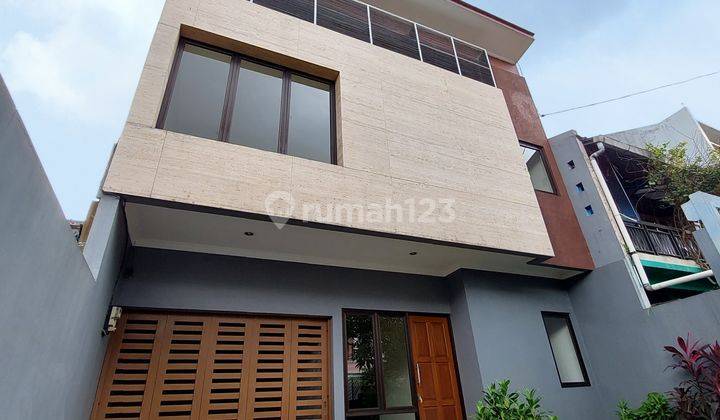 Rumah Pondok Indah, Minimalis Modern, Strategis  1