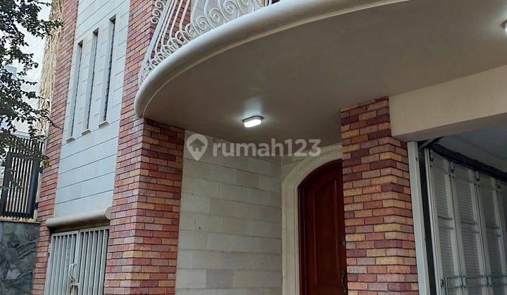 Dijual Rumah 3 Lantai, di Pondok Indah, Jakarta Selatan 1