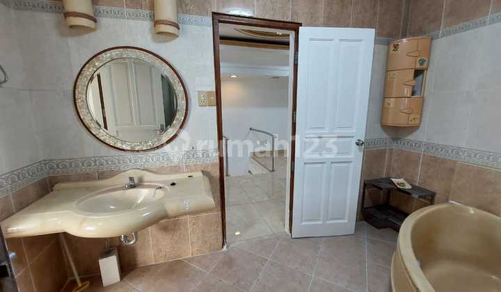 Nice House Corner Tanjung Duren, 2.5 Car Street 2