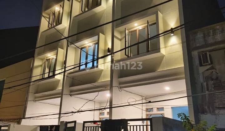 Rumah 2 Lantai di Taman Cosmos Jalan 3 Mobil 2