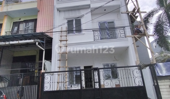 Rumah Duri Kepa Hoek Jalan 2 Mobil