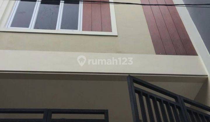 Rumah Baru 3 Lantai Gang 1 Mobil 1