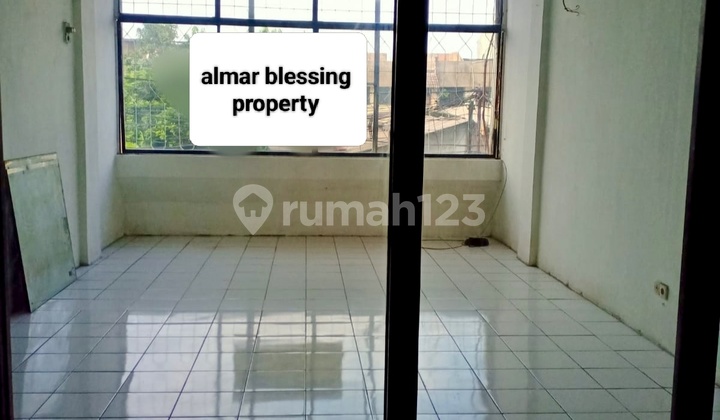 Duri Kepa 3-Story Shop House with 2 Car Parking Spaces 2