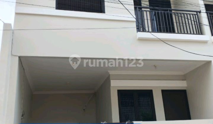 New House Tanjung Duren Street 2 Cars