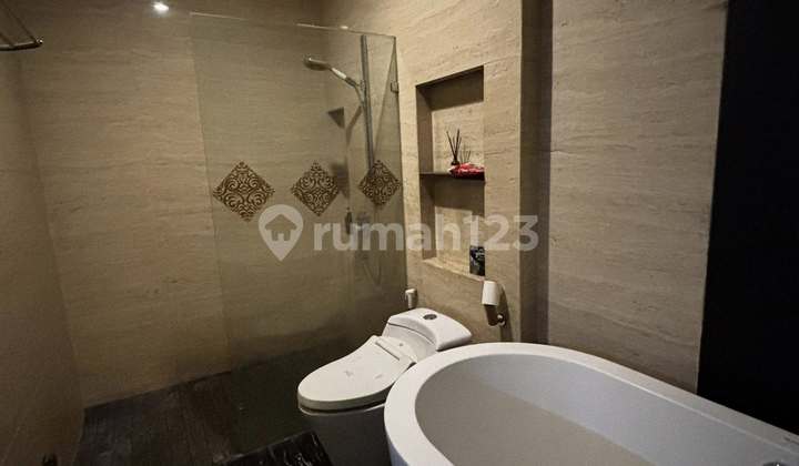 Rumah Modern Tropis dengan Swimming Pool di Cilandak. 2