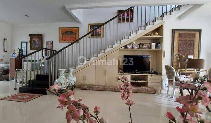 Rumah Cantik Dalam Cluster Pancorqn tebet Jakarta Selatan