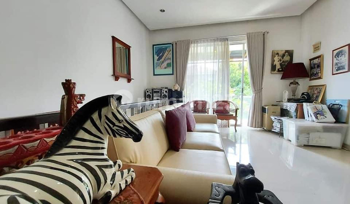 Rumah Cantik Dalam Cluster Pancorqn tebet Jakarta Selatan