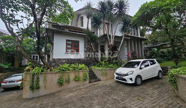 Rumah Mewah Gaya tropis Ciremdeu Nempel lebak bulus jakarta Selatan 1