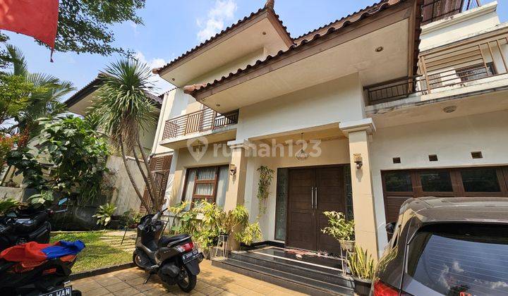 Rumah Cantik Siap Huni 3 Lantai Bagus SHM di Cinere, Depok 2