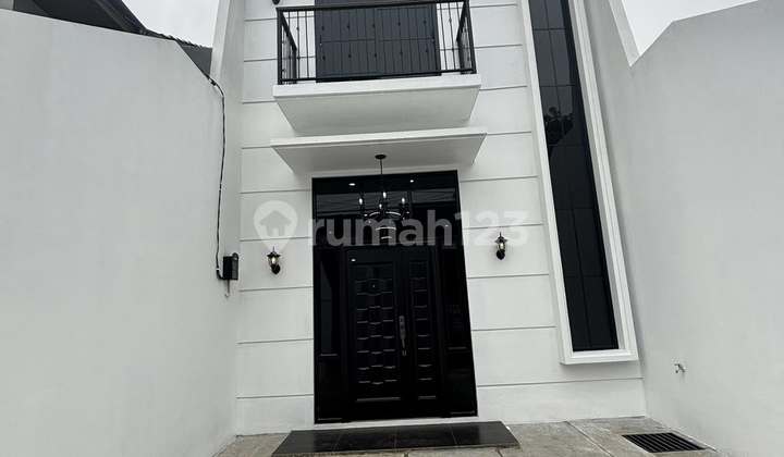 European Classic House with a Palace Vibe in Cinere! Small, Luxurious, and Grand European Classic House with a Palace Vibe in Cinere! Small, Luxurious, and Grand