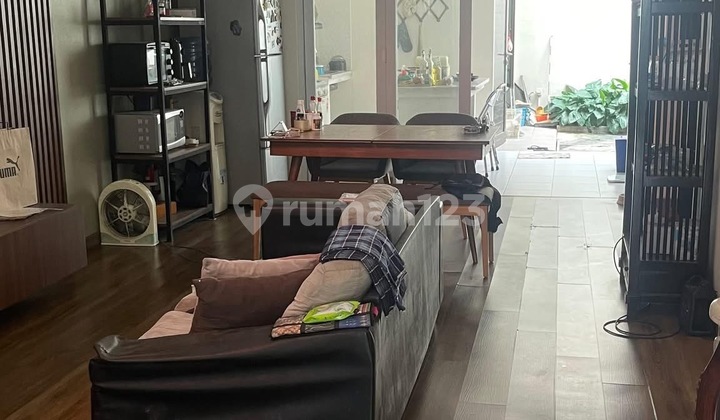 Scandinavian-style house in Cinere Complex, negotiable price, come and survey. 2