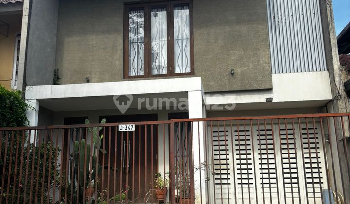 Rumah Komplek Megapolitan Cinere Luas dan Nyaman Rumah Komplek Megapolitan Cinere Luas dan Nyaman