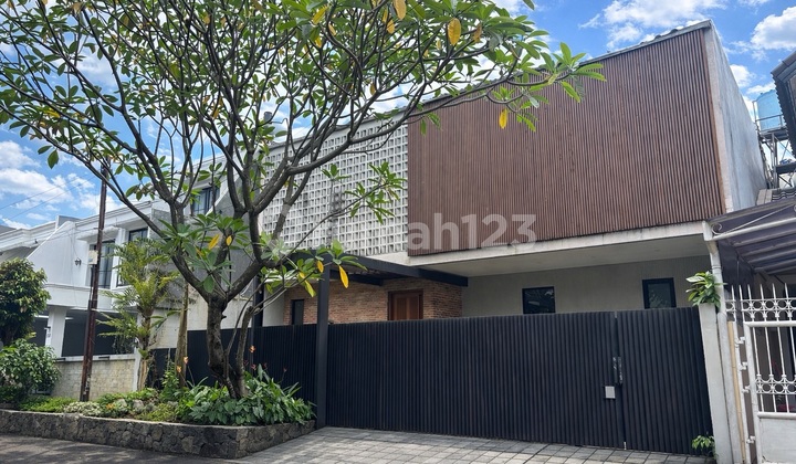 Affordable House in Lebak Bulus Complex South Jakarta, Good with SHM - Freehold Certificate Affordable House in Lebak Bulus Complex South Jakarta, Good with SHM - Freehold Certificate