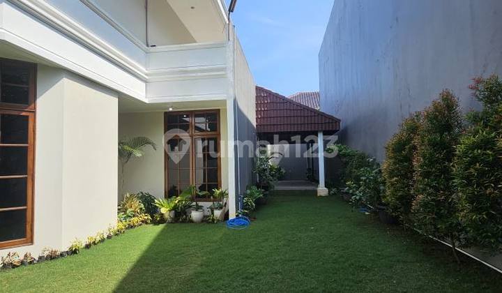 Rumah mewah di komplek elit - nyaman, asri, dan prestisius! Rumah mewah di komplek elit - nyaman, asri, dan prestisius!