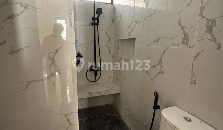 Beautiful House in Cirendeu, Very Cheap in a Complex 2