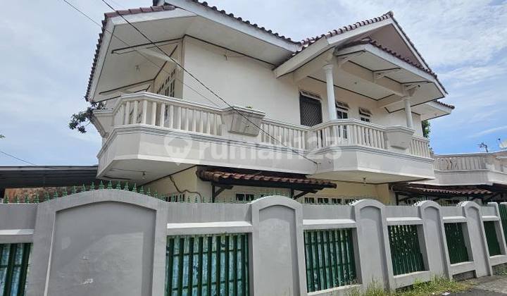 rumah luas dan kokoh di Cirendeu, Tangerang Selatan, tepat di lokasi terfavorit