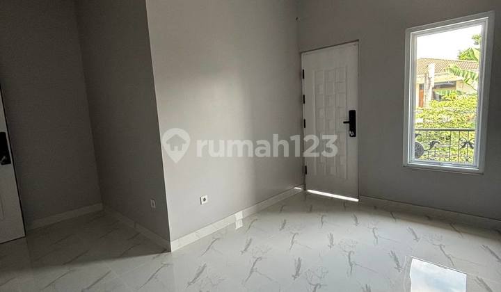 Rumah Gaya Klasik Eropa Komplek Megapolitan Cinere