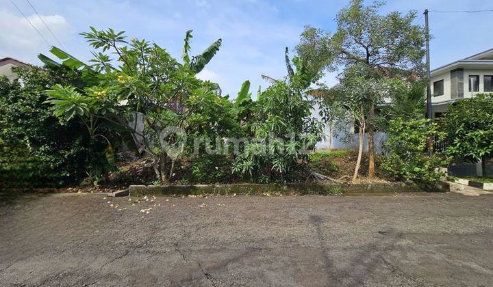 Land Plots in Elite Complexes Like This Are Increasingly Rare.