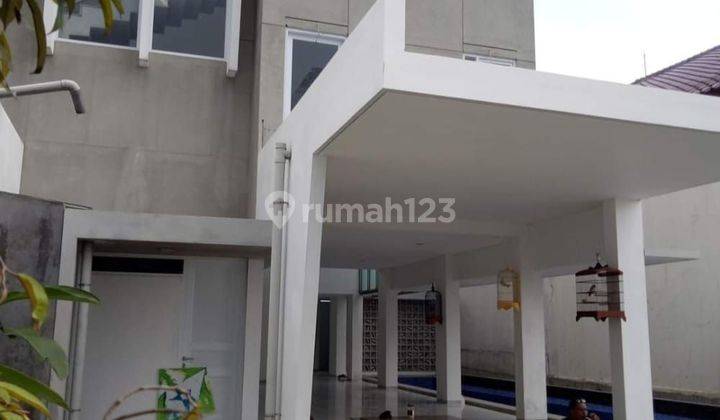 Rumah/villa Bagus 3 Lantai SHM di Dago Pakar Bandung dengan kolam renang 2