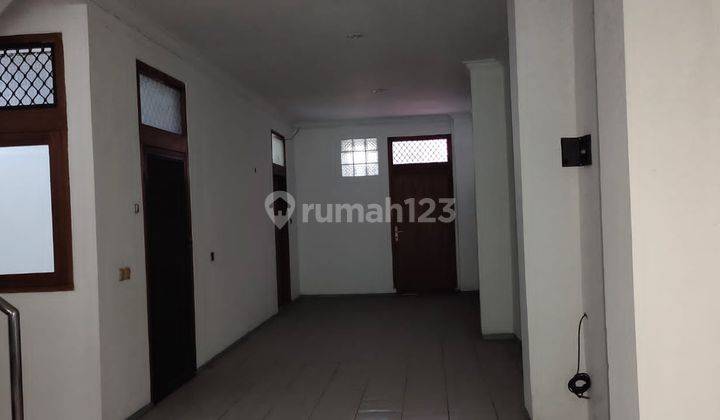 Disewakan ruko 3 lantai di jalan otista  1