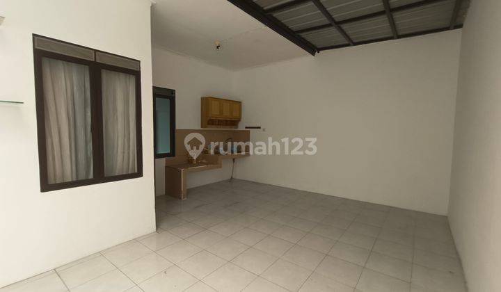 Disewakan rumah di Taman holis indah SHM Timur 1