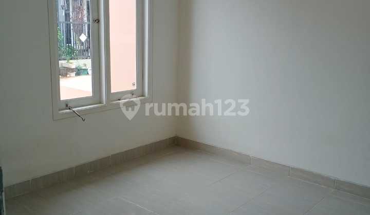 Rumah Minimalis Dekat Stasiun Kereta Dan Pusat Kota Depok 3