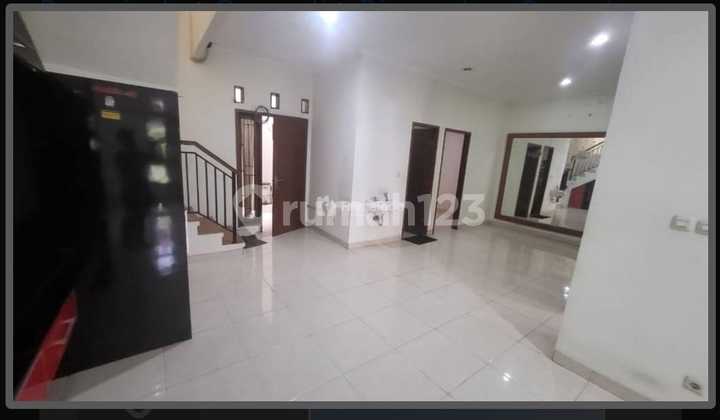 Disewakan Rumah dalam Townhouse Jagakarsa Residence yang nyaman 2