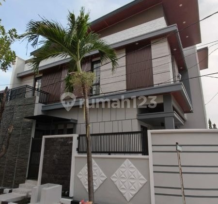 House for sale on Jl. Manyar Jaya, row 4 car 2