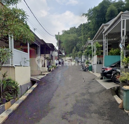 Comfortable Residence in Central Bandung City with Mountain Views Within the Complex 2