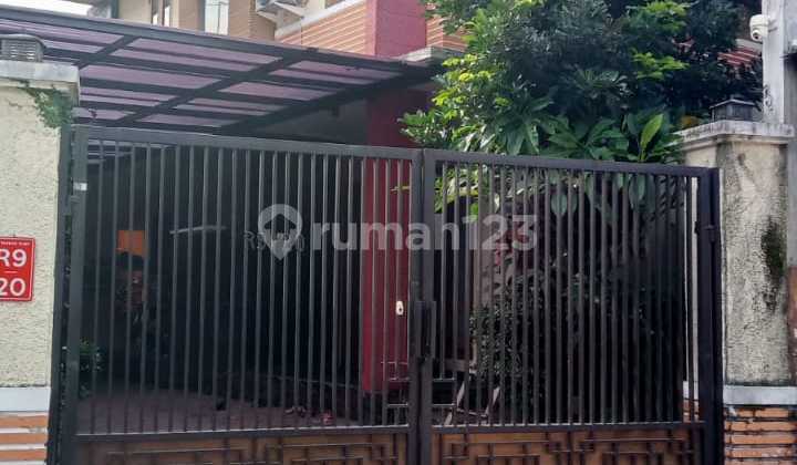Nice 2-Story House Ready to Occupy in a Complex with Car Access Near Borma Permata