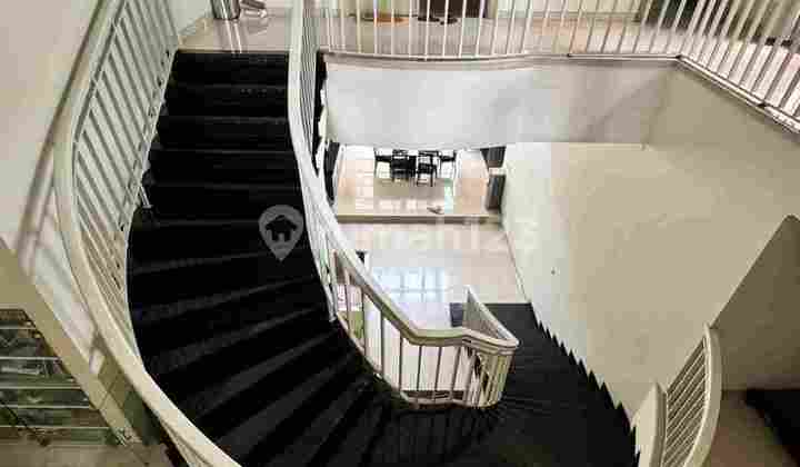 Villa Bukit Indah dekat Pakuwon Mal