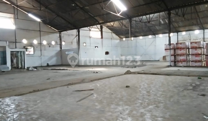Gudang Bekas Pabrik Pesapen Kali Surabaya Gudang Bekas Pabrik Pesapen Kali Surabaya