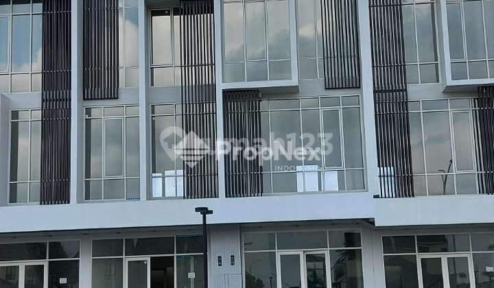 New North West Boulevard Shop House, Gress 1