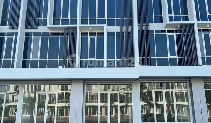 New North West Boulevard Shop House, Gress 1