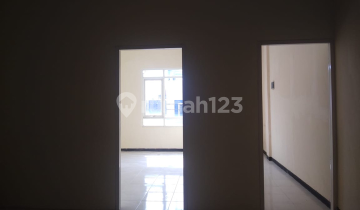 Gunung Anyar shop house immediately available for tenants.