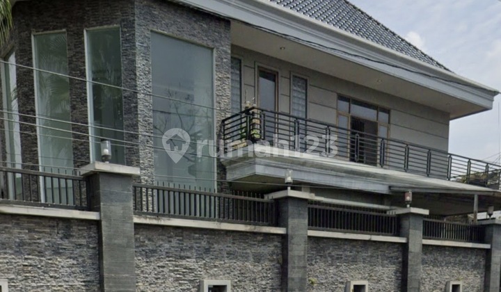 Raya Widuri Tlumpu Blitar has a Swimming Pool. 1