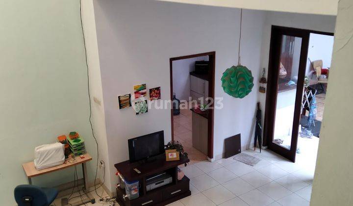 Rumah Vila Asri di Lingkungan Yang Tenang 4