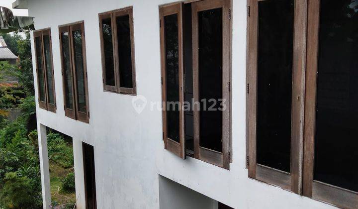 Rumah Vila Asri di Lingkungan Yang Tenang 6