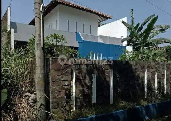 Rumah Vila Asri di Lingkungan Yang Tenang 12