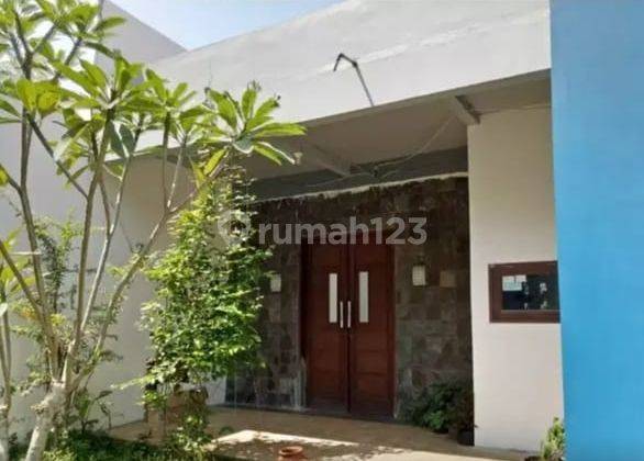 Rumah Vila Asri di Lingkungan Yang Tenang 11