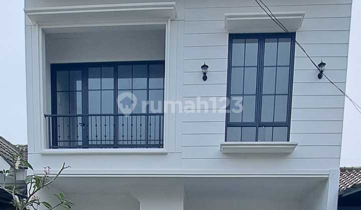 Dijual Cepat Rumah Lokasi Strategis di Nusa Loka BSD, Tangerang Selatan