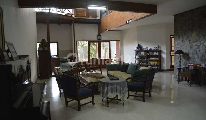 Dijual Cepat Rumah 2 Lantai di Villa Melati Mas, Tangerang Selatan