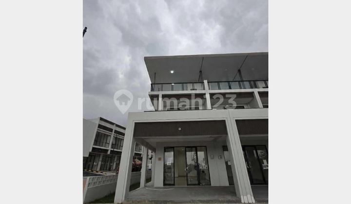 Disewakan Ruko Sorento 2,5 Lantai Pinggit Jalan dan Danau di Gading Serpong Disewakan Ruko Sorento 2,5 Lantai Pinggit Jalan dan Danau di Gading Serpong