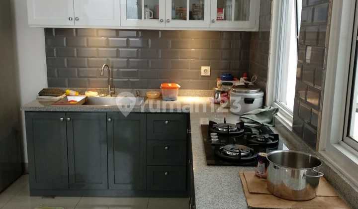 Rumah Sudah Renovasi di Alicante Paramount, Tangerang