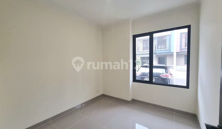 For Sale Fast 3-Story House in Leonora Cluster, Gading Serpong, Tangerang 2