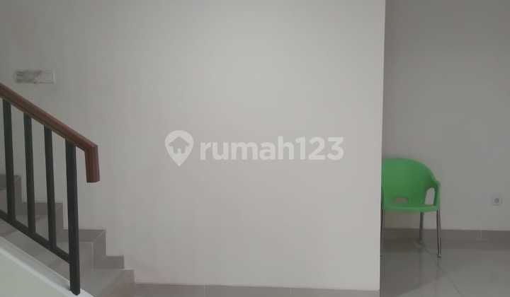 Dijual Cepat Rumah 3 BR Semi Furnished di Thomson Gading Serpong, Tangerang 2
