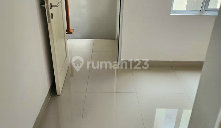 Rumah 2 Lantai di Malibu Village Gading Serpong, Tangerang 2