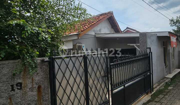 Quick Sale 3 BR House in Peninggilan Utara, Ciledug, Tangerang 2