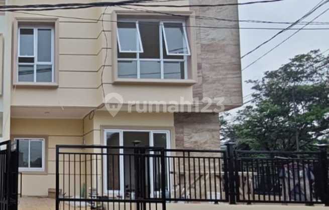 Two-Story Hook House in Gading Serpong, Tangerang